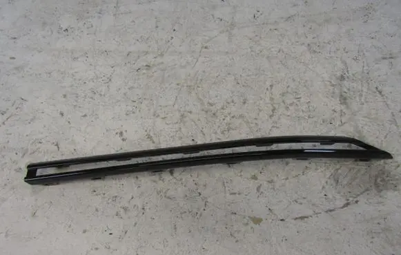 Front bumper splitter molding