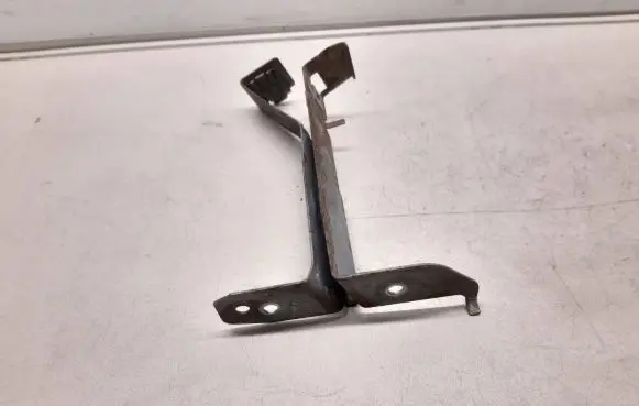 Mercedes-Benz E W212 Front bumper mounting bracket A2045241440