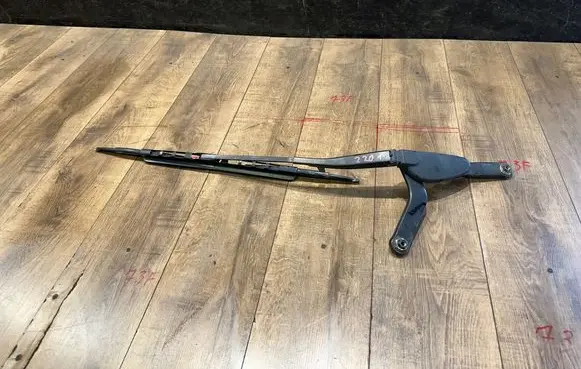 Mercedes-Benz S W220 Front wiper blade arm 2208240049