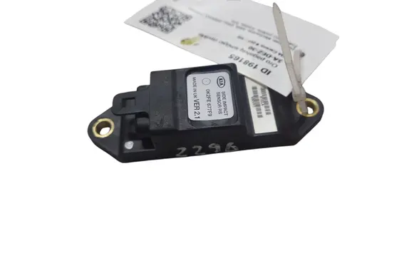 KIA Carens II Airbag deployment crash/impact sensor 0K2FE677F9