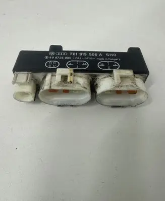 Seat Alhambra (Mk1) Coolant fan relay 701919506A 898726000