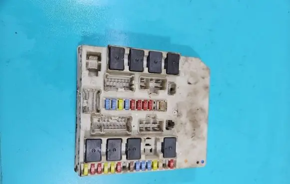 Renault Modus Fuse box set 233293F IMPRK1384076