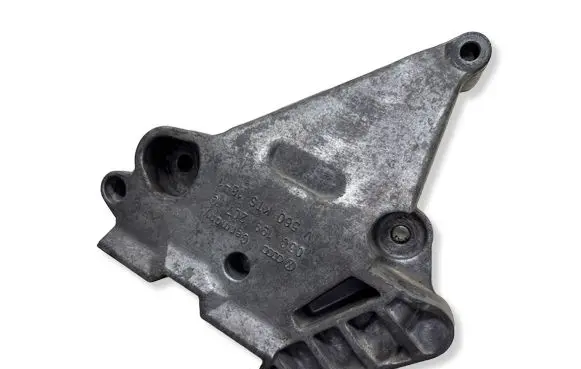 Volkswagen Touran I Engine mounting bracket 03G199207G