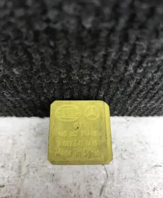 Mercedes-Benz Sprinter W906 Other relay A0025421419 00779400