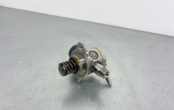 Volkswagen PASSAT B9 Fuel injection high pressure pump 05E127027AA