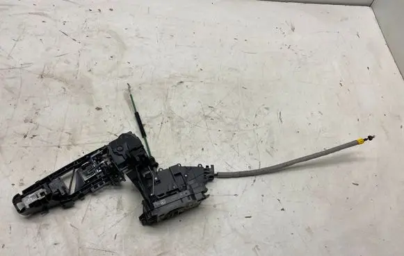 Mercedes-Benz GLC X253 C253 Front door lock A2220063999