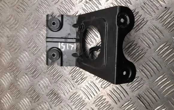 Engine mounting bracket
