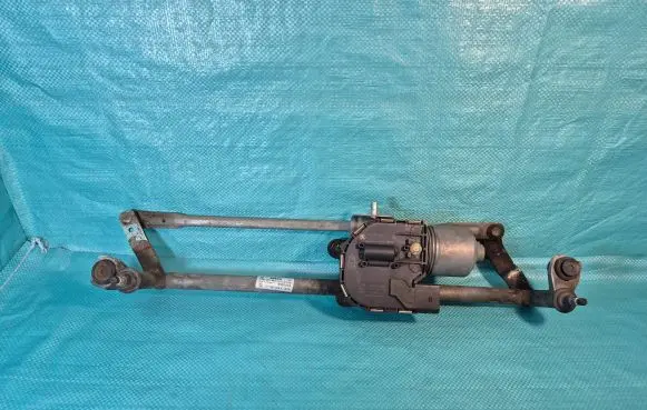 Skoda Octavia Mk2 (1Z) Front wiper linkage and motor 1Z1955119D 0390241631 1Z1955023E