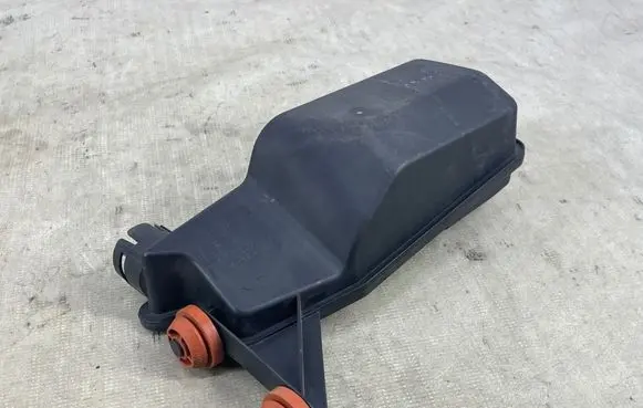 BMW 6 G32 Gran Turismo Intake resonator 8575040