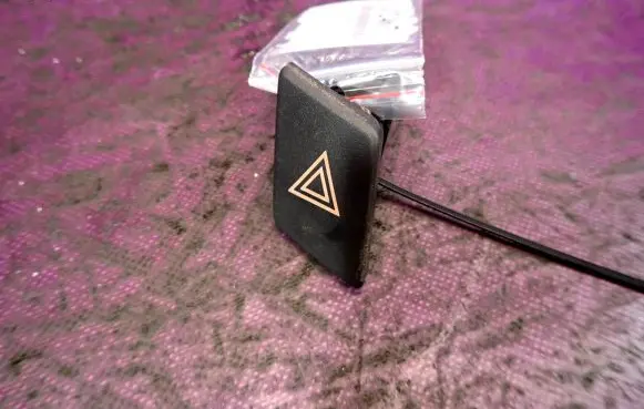 Toyota Yaris Hazard light switch 84332-0D020