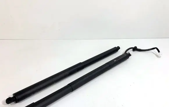 Lexus LBX Shock absorber/damper mounting bracket 