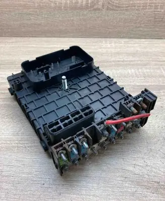 Volkswagen PASSAT B6 Fuse module 3C0937125 68592777