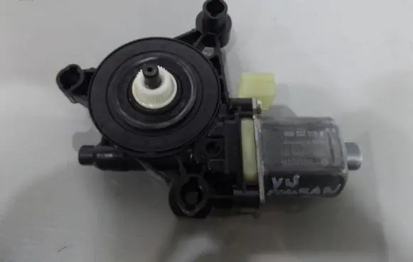 Volkswagen Touran III Rear door window regulator motor