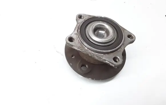 Rear wheel hub