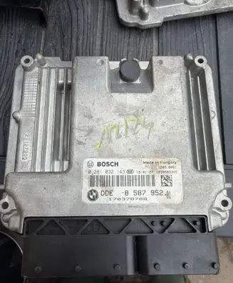 BMW 5 F10 F11 Engine control unit/module 0281032143 8587952