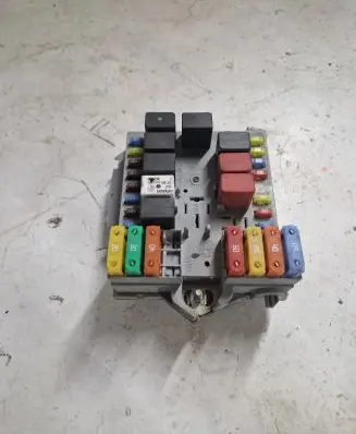 Alfa Romeo 159 Fuse module 50515271