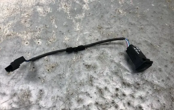 Audi Q3 8U AUX in-socket connector 8U0035474