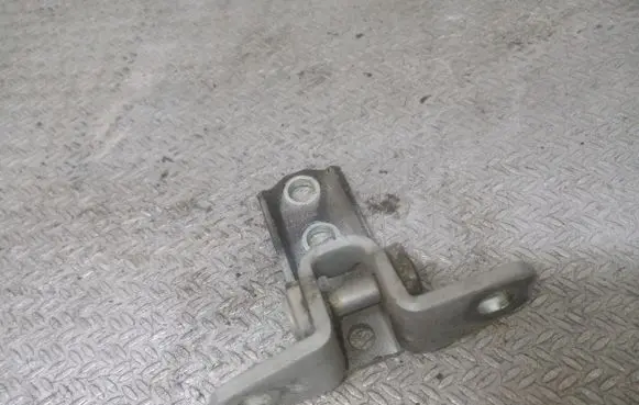 Mitsubishi Lancer VIII Front door upper hinge A046834
