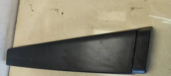 Seat Toledo III (5P) Front door glass trim molding 5P0853290B