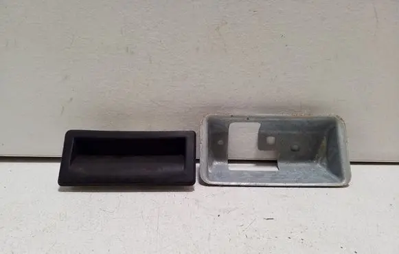 Tailgate opening switch