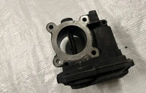 Nissan Pathfinder R51 Throttle valve 611945C00A