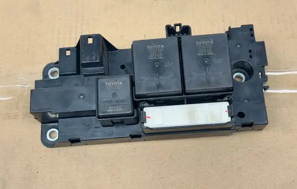 Toyota Auris E180 Relay mounting block G92Z133011