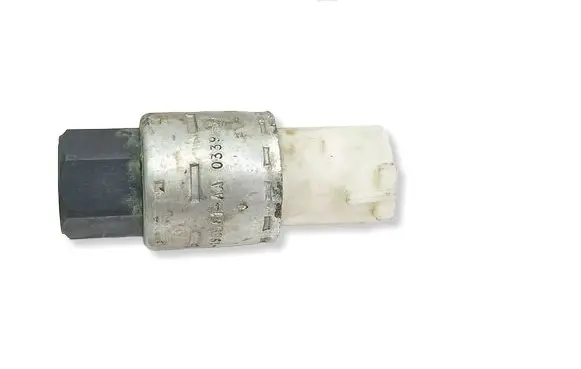 Ford Focus C-MAX Air conditioning (A/C) pressure sensor 95BW19E561AA