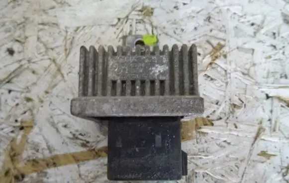 Renault Clio III Other relay 7700115078