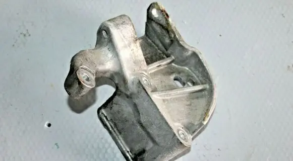 Volvo V40 Engine mount bracket 31359638