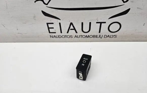 BMW 6 E63 E64 AUX in-socket connector 6930561 61316930561