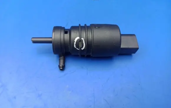 Mercedes-Benz C W204 Windscreen/windshield washer pump