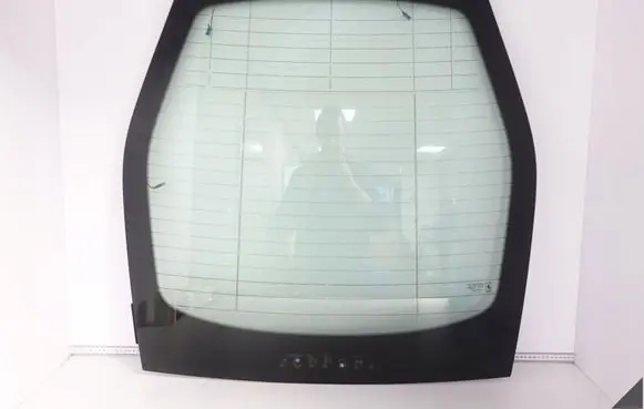 Volkswagen Touran I Front triangle window/glass 770316