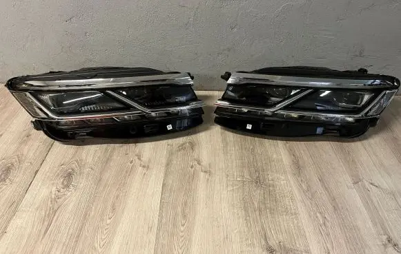 Volkswagen Touareg III Headlight/headlamp 761941081
