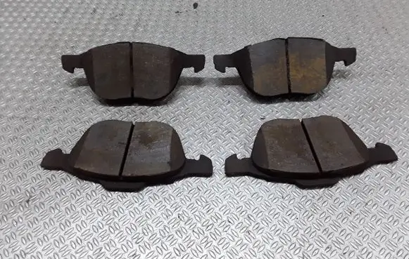 Ford Grand C-MAX Brake pads (front) 