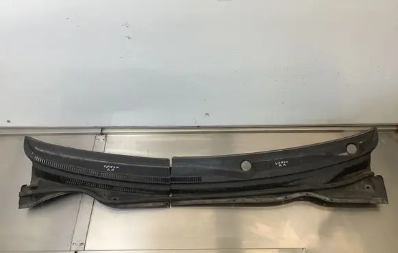 Toyota Corolla Verso AR10 Wiper trim 557820F010