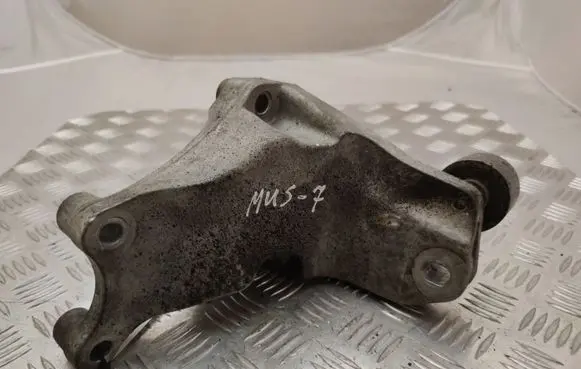 Ford Mustang VI Engine mounting bracket X05302A