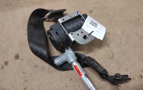 Volvo S80 Rear seatbelt 8639762