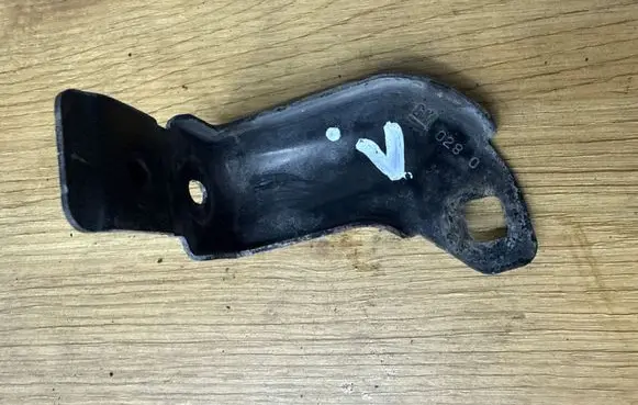 Opel Insignia A Fender mounting bracket