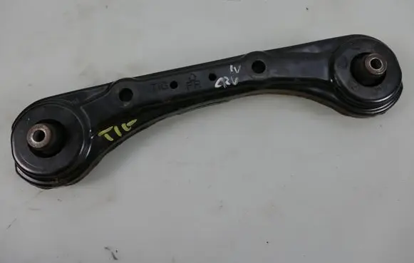 Honda CR-V Rear differential mounting bracket 