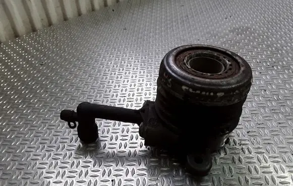 Clutch slave cylinder