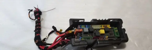Mercedes-Benz GL X166 Fuse module A0025428019