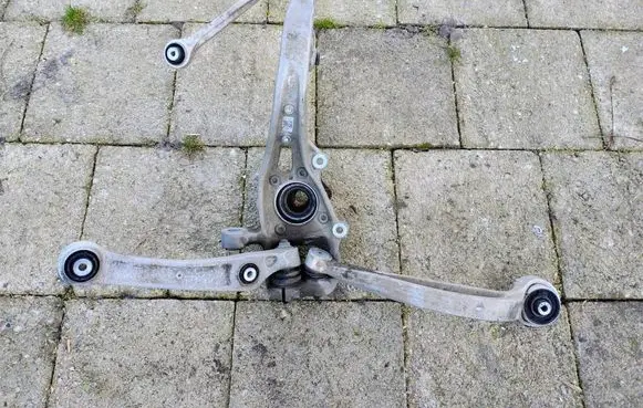 Audi Q7 4M Front wheel hub spindle knuckle 4M0407560