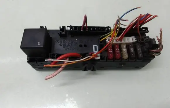 Mercedes-Benz E W210 Fuse box set A0005400372
