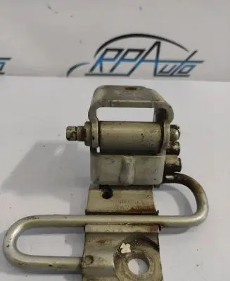 Volkswagen Touran I Front door lower hinge 1T0831411A