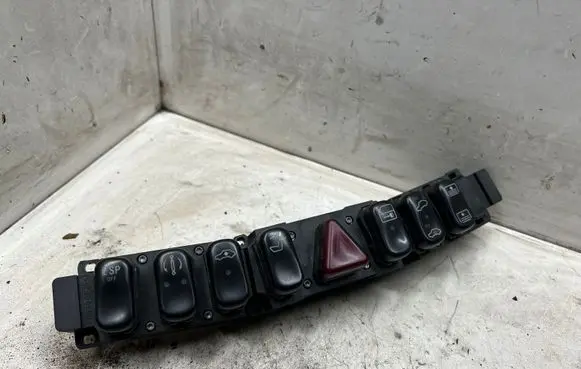 Mercedes-Benz S W220 Air suspension control unit module (rear) A2208215851