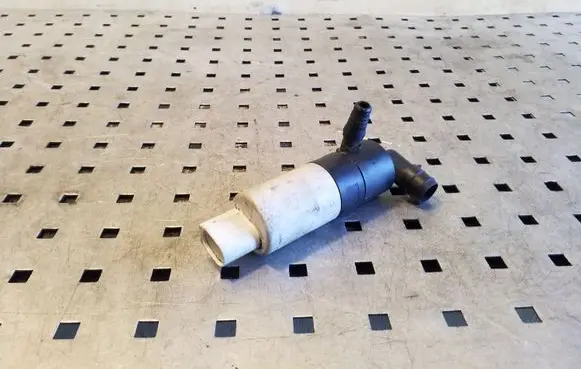 Land Rover Discovery 3 - LR3 Headlight washer pump 