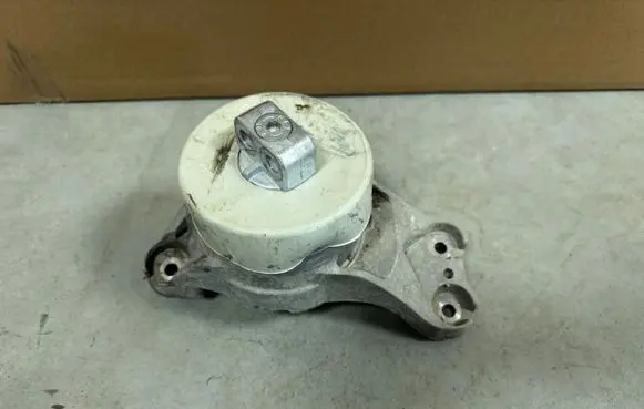 Mercedes-Benz GLC C254 Engine mounting bracket A2542402400