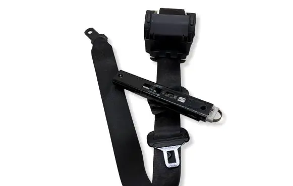 BMW 3 E46 Front seatbelt 8207955
