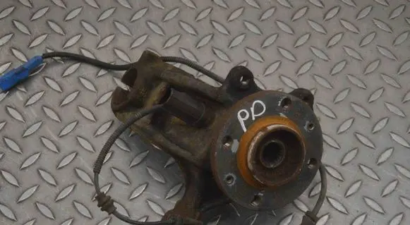 Front wheel hub
