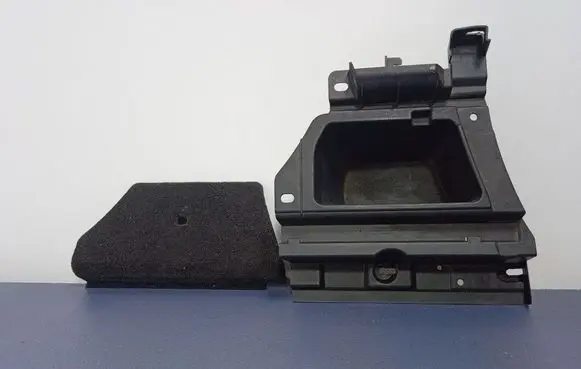 Glove box